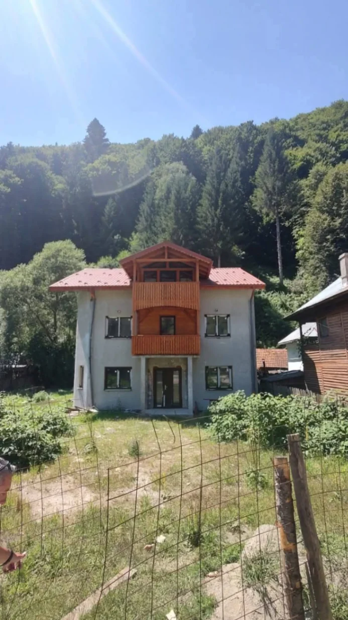 Casă – De Vânzare – Voineasa – 9 – camere – Casă (Pensiune) de Vânzare