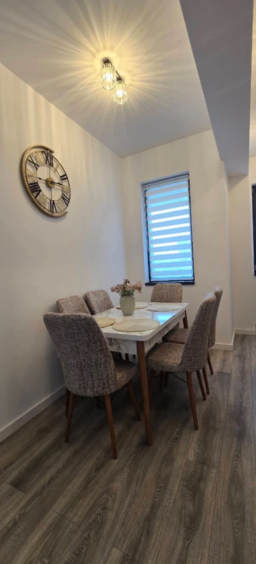 Apartament – De Închiriat – Râmnicu Vâlcea – 3 – camere – ❤️ APARTAMENT DE LUX CU 3 CAMERE – DE ÎNCHIRIAT❤️ Preț 600 Euro/Lună Telefon 0772 203 164