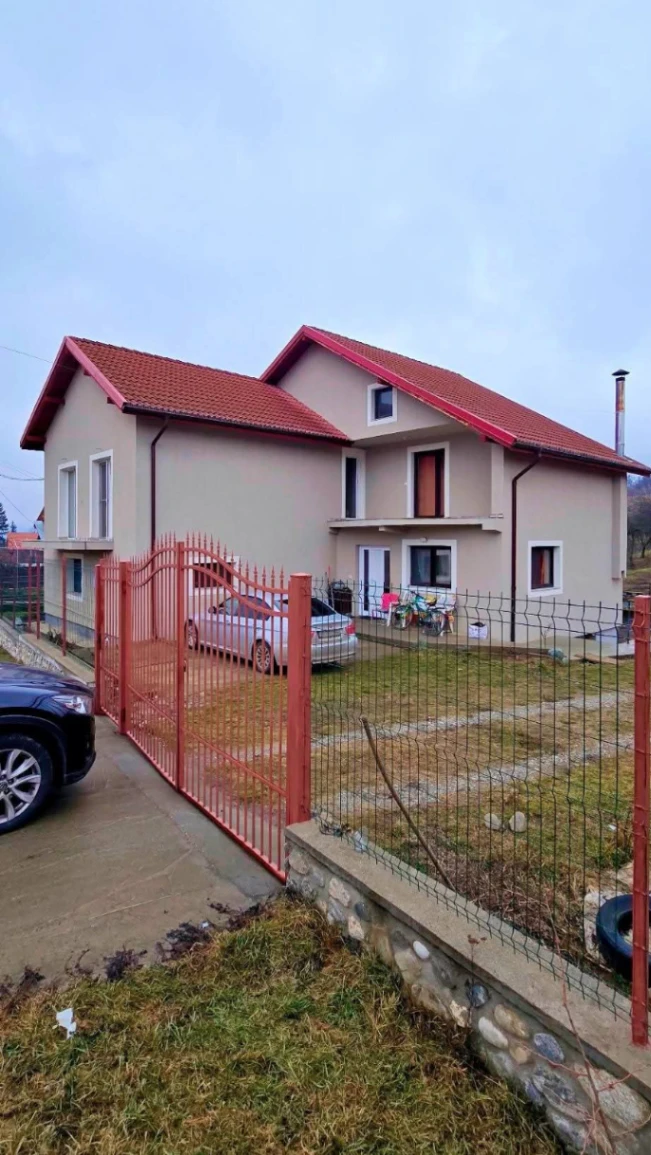 Casă – De Vânzare – Berislăvești – 4 – camere – Casă de Vânzare în Berislăvești- Județul Vâlcea