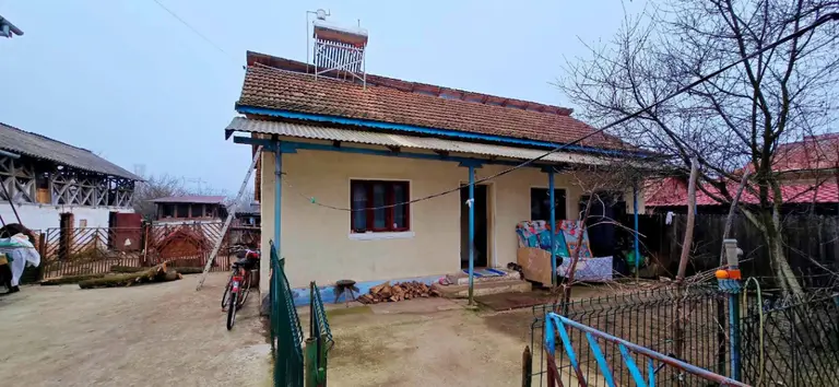 Casă – De Vânzare – Olanu – 8 – camere – Casă de Vânzare în Comuna Olanu, Loc. Stoicănești- Județul Vâlcea. Preț 69.500 Euro