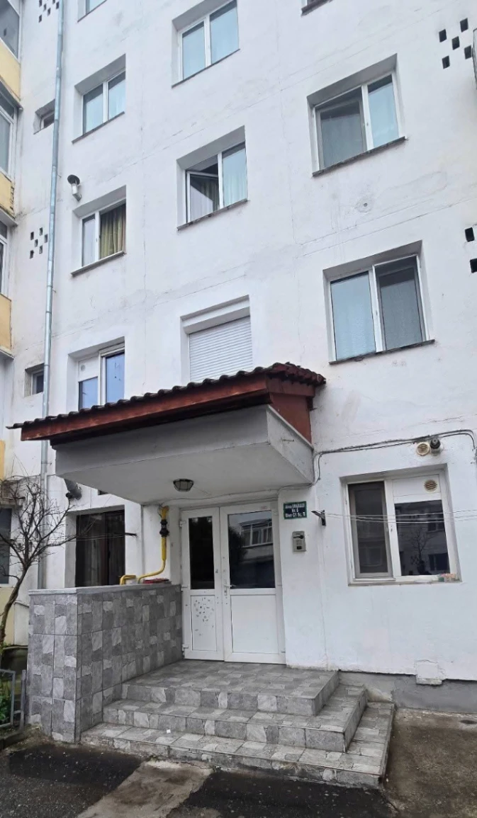 Garsoniera – De Vânzare – Râmnicu Vâlcea – 1 – camere – Garsonieră de Vânzare în Zona Ostroveni- Vâlcea. 0772 203 164 – Alina Cozma