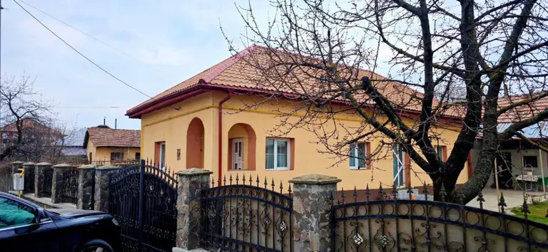 Casă – De Vânzare – Râmnicu Vâlcea – 4 – camere – Oportunitate Imobiliară De Excepție – Casă Cu Teren Generos În Proximitatea Orașului Râmnicu Vâlcea!