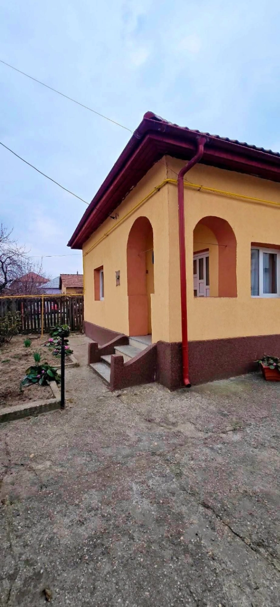 Casă – De Vânzare – Râmnicu Vâlcea – 4 – camere – Oportunitate Imobiliară De Excepție – Casă Cu Teren Generos În Proximitatea Orașului Râmnicu Vâlcea!