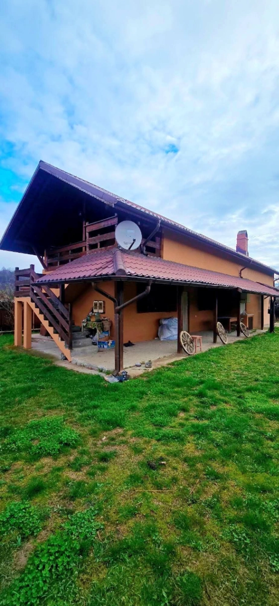 Casă – De Vânzare – Budești – 4 – camere – PROPRIETATE DE VÂNZARE ÎN BUDEȘTI – VÂLCEA, SAT RACOVIȚA | TEREN GENEROS 1.701 MP | PO169.500 Euro