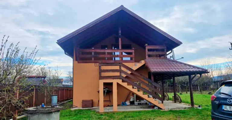 Casă – De Vânzare – Budești – 4 – camere – PROPRIETATE DE VÂNZARE ÎN BUDEȘTI – VÂLCEA, SAT RACOVIȚA | TEREN GENEROS 1.701 MP | PO169.500 Euro