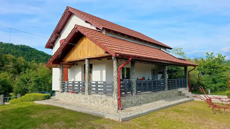 Casă – De Vânzare – Golești – 3 – camere – DE VÂNZARE! Casă + Teren în Comuna Golești, Sat Opătești, Județul Vâlcea!