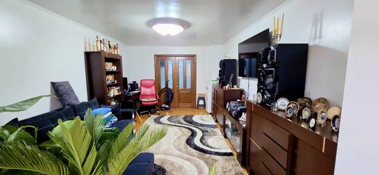 Apartament – De Vânzare – Râmnicu Vâlcea – 3 – camere – Strada Republicii, Zona Nord – Râmnicu Vâlcea 💶 Preț: 109.500 € 0772 203 164 – Alina Cozma
