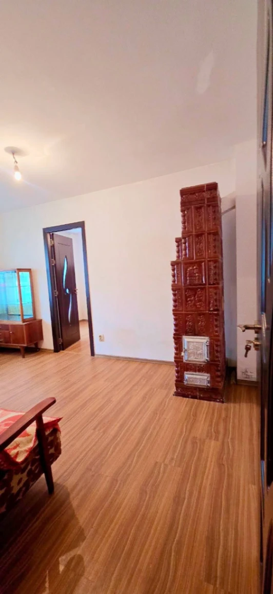 Apartament – De Vânzare – Brezoi – 2 – camere – Apartament de Vânzare în Brezoi -Liniște, Natură și Oportunitate! 39.500 E 0772 203 164 Alina Cozma