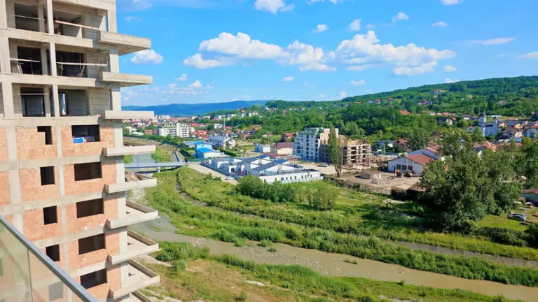 Apartament – De Vânzare – Râmnicu Vâlcea – 3 – camere – Apartament Spectaculos de Vânzare – Panoramă de Vis în Vâlcea! 135.000 E 0772 203 164 – Alina Cozma