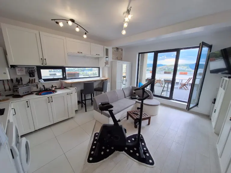 Apartament – De Închiriat – Cluj-Napoca – 2 – camere – Apartament cu vibe de vacanță – Donath Park 75 mp • terasă largă • parcare