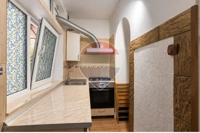 Casă – De Vânzare – Iași – 2 – camere – Corp casa zona ultracentrala Iași