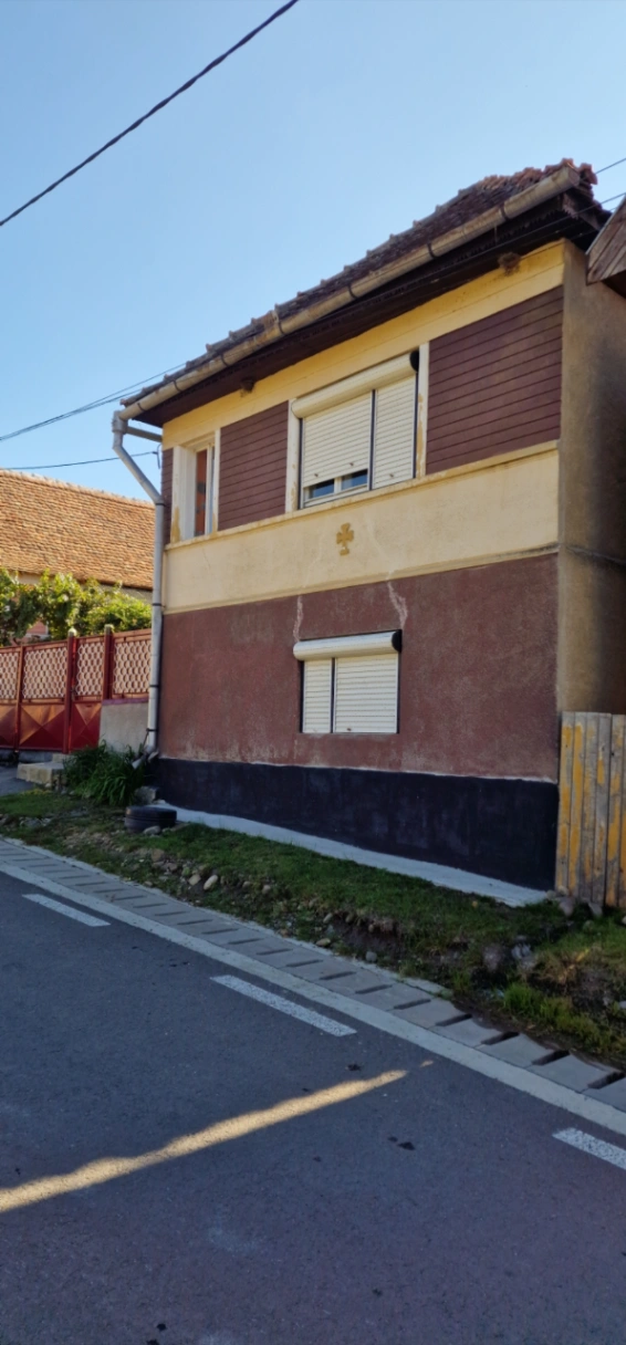 Casă – De Vânzare – Saschiz – 3 – camere – Gospodărie autentică de vânzare în sat Mihai Viteazu, jud. Mureș – teren generos și dependințe