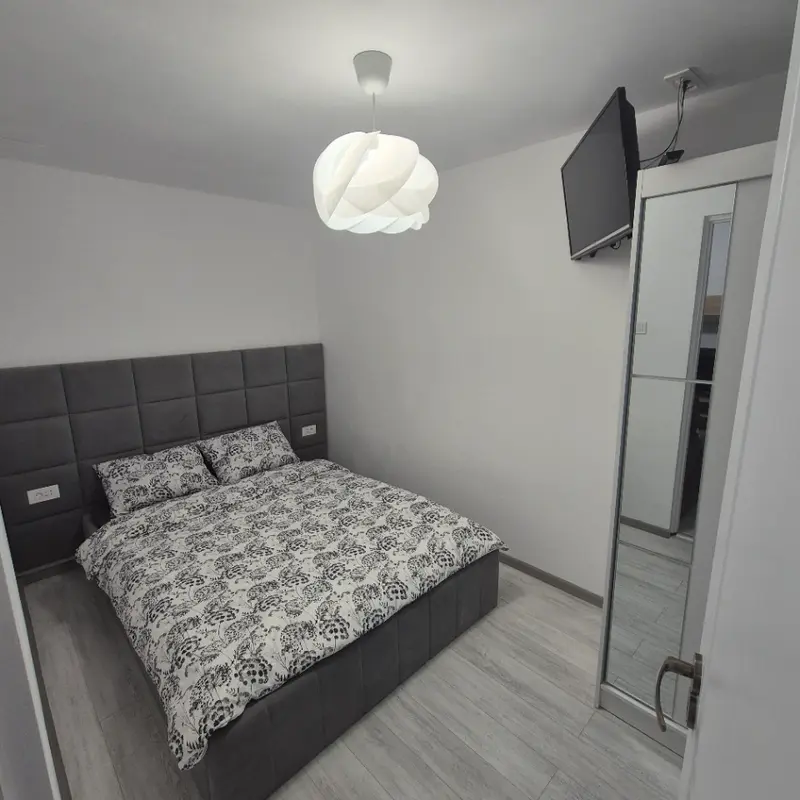 Apartament – De Închiriat – Constanța – 2 – camere – De închiriat apartament 2 camere renovat, mobilat și utilat complet – Zona Tomis Nord (Str. Umbrei)