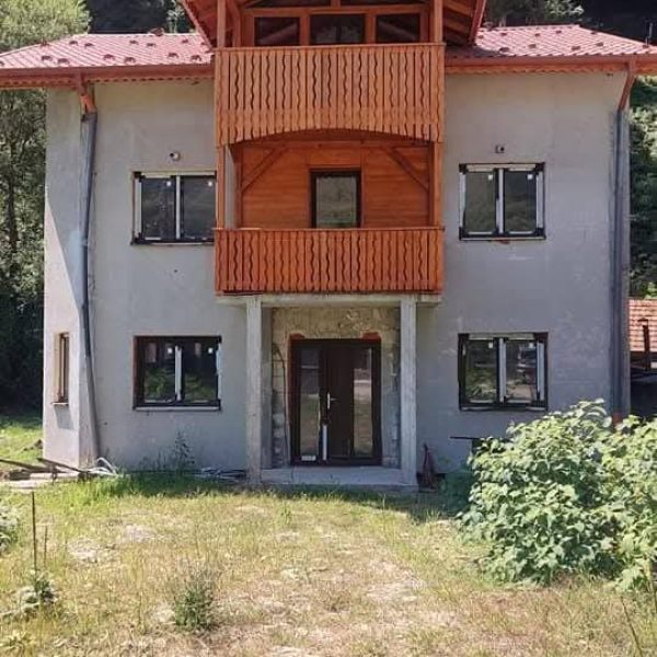Casă – De Vânzare – Voineasa – 9 – camere – Casă (Pensiune) de Vânzare