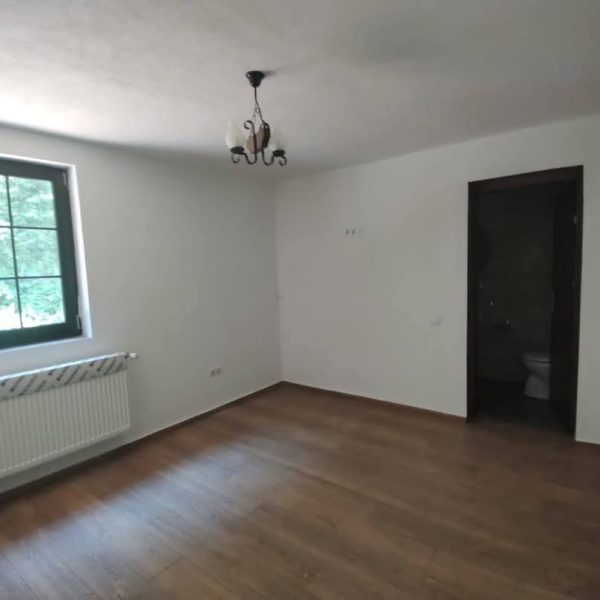 Casă – De Vânzare – Voineasa – 9 – camere – Casă (Pensiune) de Vânzare