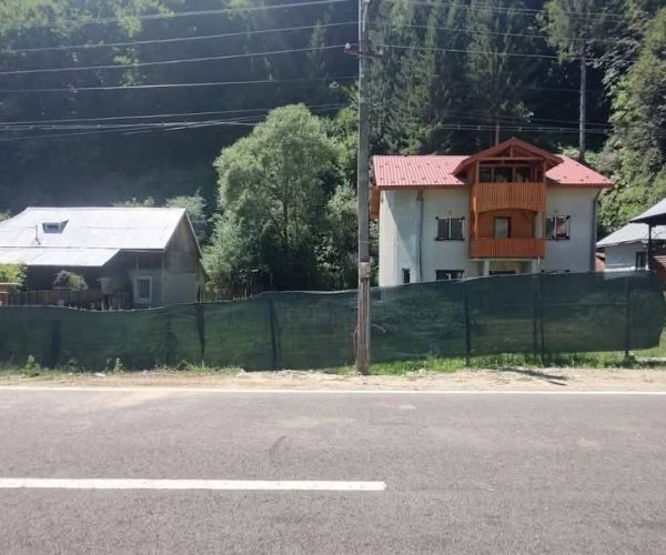 Casă – De Vânzare – Voineasa – 9 – camere – Casă (Pensiune) de Vânzare