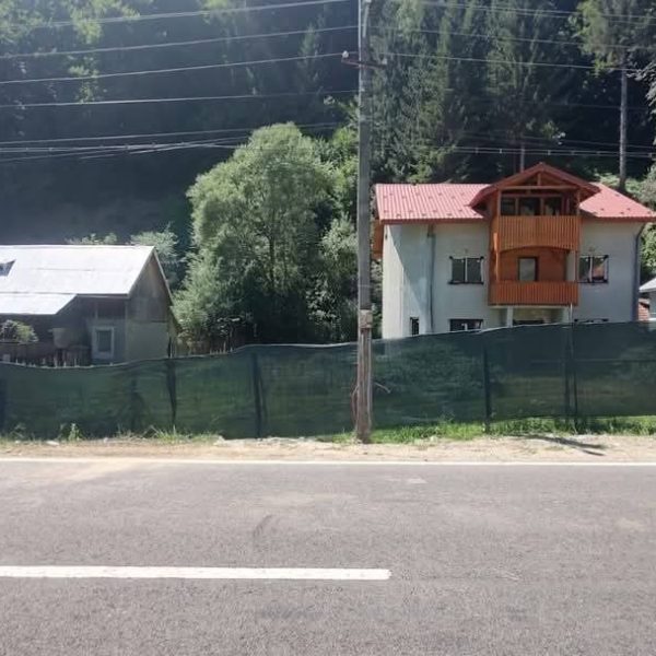 Casă – De Vânzare – Voineasa – 9 – camere – Casă (Pensiune) de Vânzare