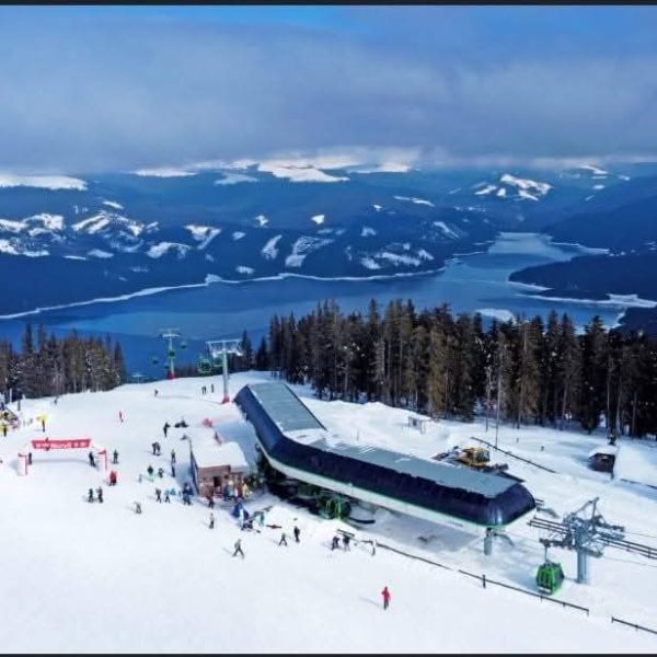 Casă – De Vânzare – Voineasa – 9 – camere – Casă (Pensiune) de Vânzare