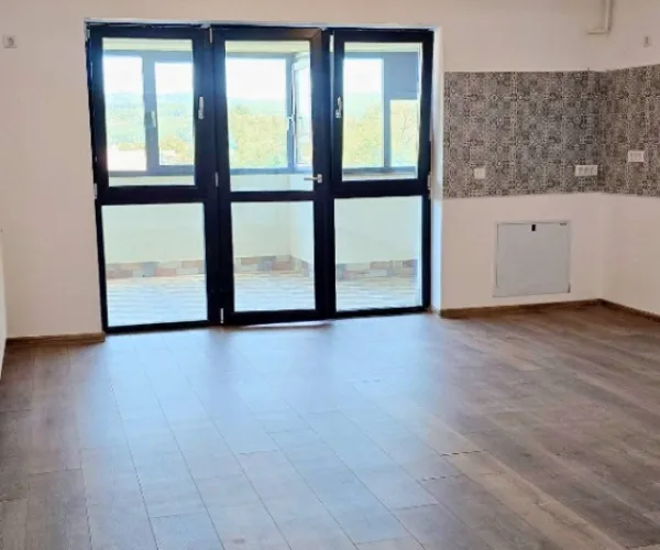 Apartament – De Vânzare – Râmnicu Vâlcea – 3 – camere – Apartament de Vânzare + Parcare exterioară