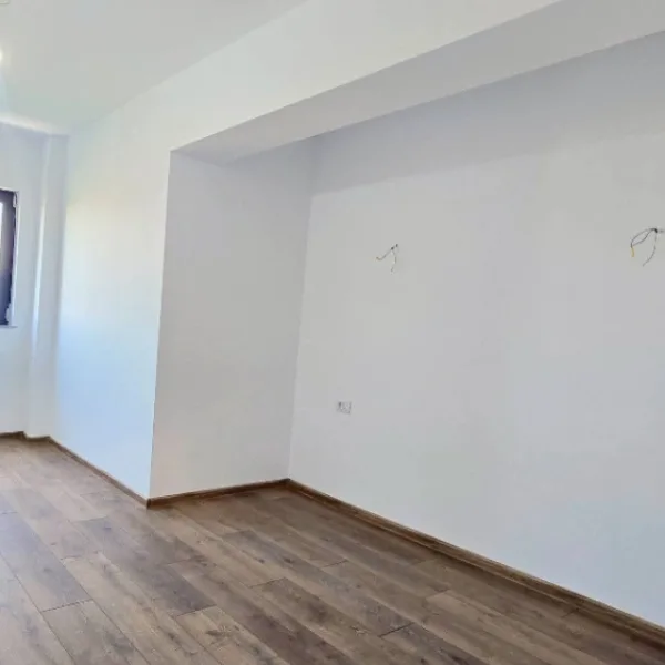Apartament – De Vânzare – Râmnicu Vâlcea – 3 – camere – Apartament de Vânzare + Parcare exterioară