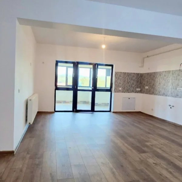 Apartament – De Vânzare – Râmnicu Vâlcea – 3 – camere – Apartament de Vânzare + Parcare exterioară