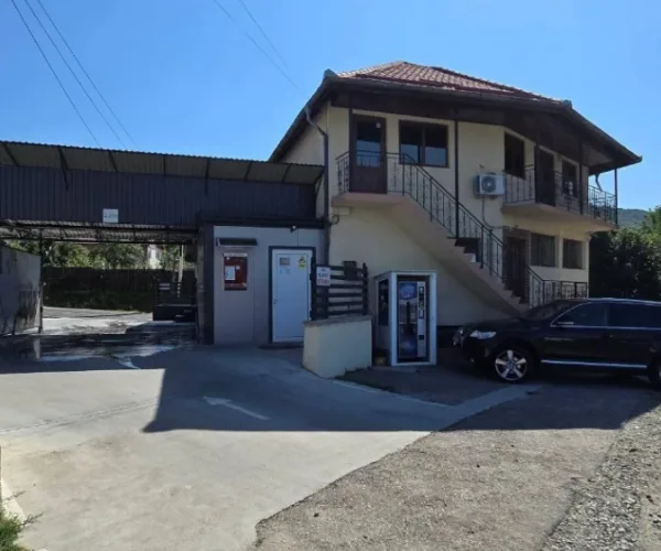 Industrial – De Vânzare – Dăești – 6 – camere – Spălătorie, 2 Apartamente și Spațiu Comercial