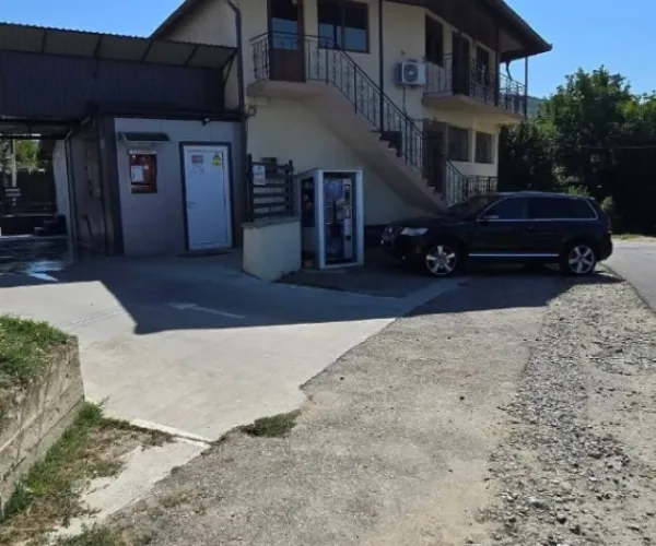 Industrial – De Vânzare – Dăești – 6 – camere – Spălătorie, 2 Apartamente și Spațiu Comercial