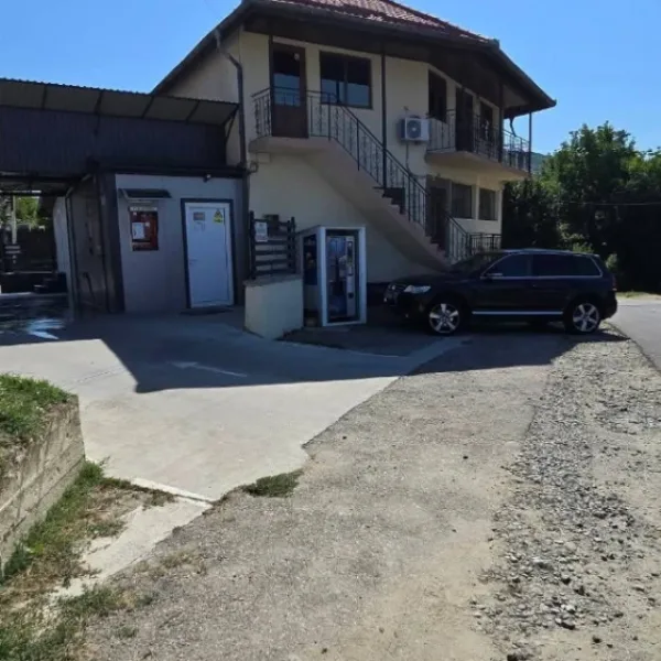 Industrial – De Vânzare – Dăești – 6 – camere – Spălătorie, 2 Apartamente și Spațiu Comercial