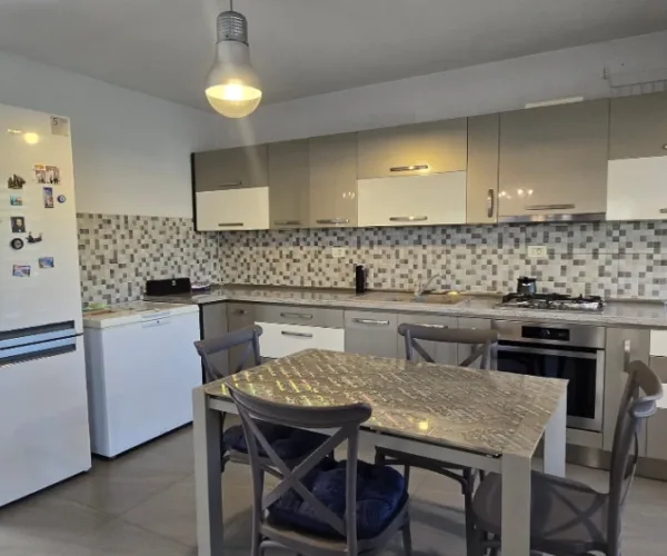 Casă – De Vânzare – Râmnicu Vâlcea – 3 – camere – ❤️Casă de Vânzare în Râmnicu Vâlcea – Intrarea Episcop Inochentie. Preț 227.500 Euro 0772 203 164