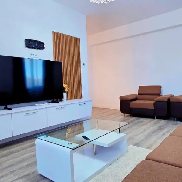 Apartament – De Închiriat – Râmnicu Vâlcea – 3 – camere – ❤️ APARTAMENT DE LUX CU 3 CAMERE – DE ÎNCHIRIAT❤️ Preț 600 Euro/Lună Telefon 0772 203 164