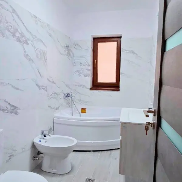 Apartament – De Închiriat – Râmnicu Vâlcea – 3 – camere – Apartament de Închiriat pe Gib Mihăescu – Centru, Râmnicu Vâlcea!