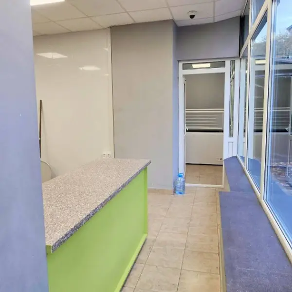 Comercial – De Vânzare – Râmnicu Vâlcea – 5 – camere – ❤️ Spațiu Comercial Premium de Vânzare – Zona Nord ✨ 📍 Strada Rapsodiei, Bloc H7 – Parter