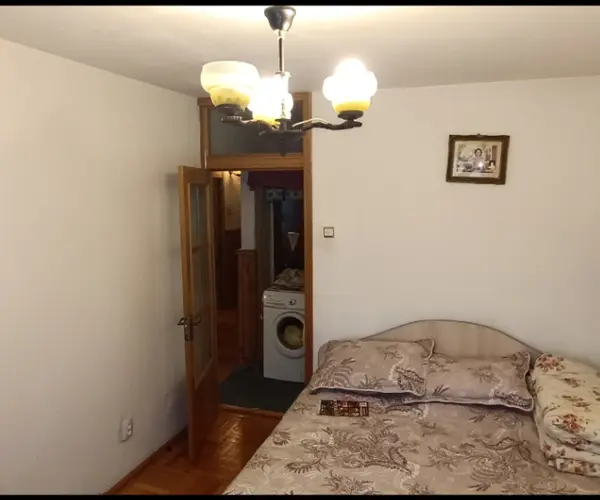 Apartament – De Vânzare – Râmnicu Vâlcea – 3 – camere – Apartament De Vânzare în Râmnicu Vâlcea, Strada Republicii! Preț 93.000 Euro