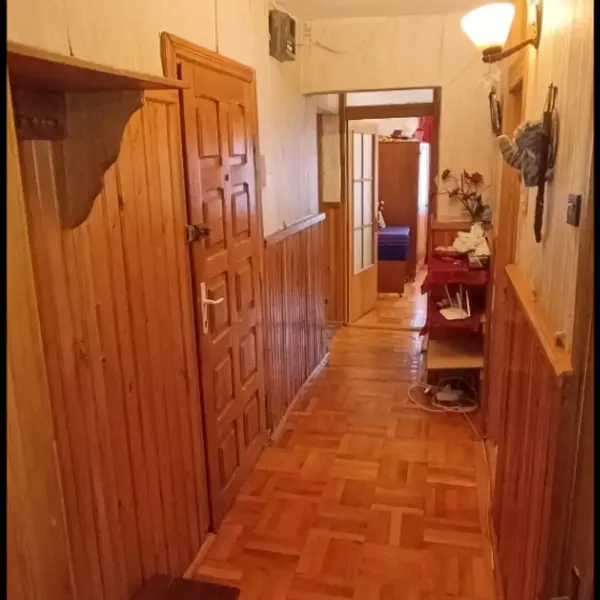 Apartament – De Vânzare – Râmnicu Vâlcea – 3 – camere – Apartament De Vânzare în Râmnicu Vâlcea, Strada Republicii! Preț 93.000 Euro