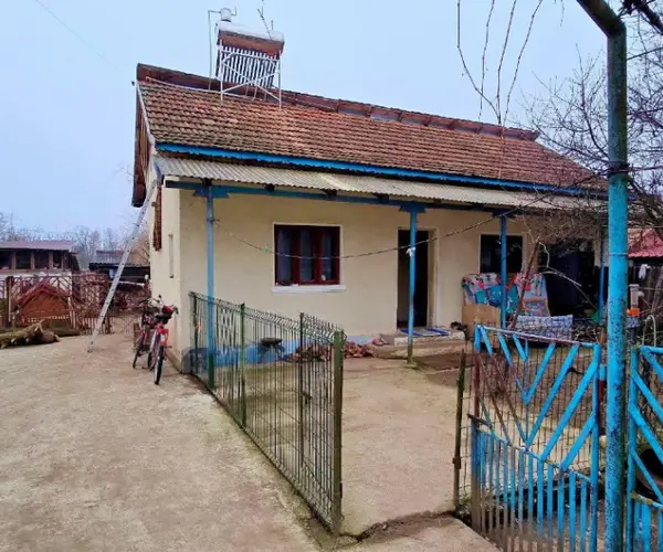 Casă – De Vânzare – Olanu – 8 – camere – Casă de Vânzare în Comuna Olanu, Loc. Stoicănești- Județul Vâlcea. Preț 69.500 Euro