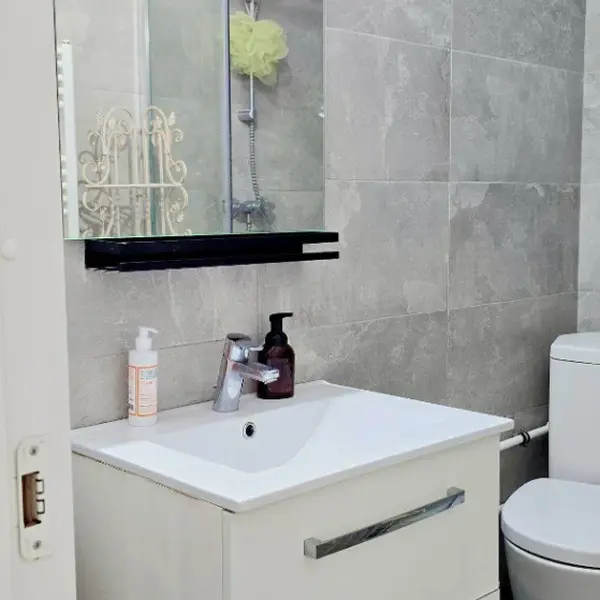 Apartament – De Vânzare – Râmnicu Vâlcea – 3 – camere – Apartament cu 3 Camere, Calea Lui Traian – Episcopie. 0772 203 164- Alina Cozma