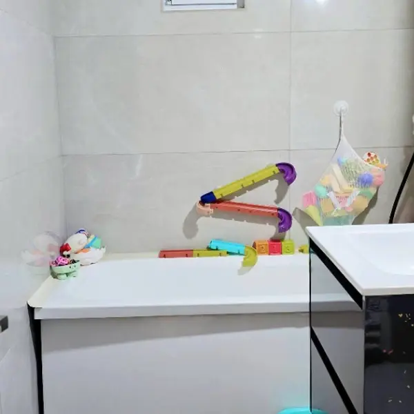 Apartament – De Vânzare – Râmnicu Vâlcea – 3 – camere – Apartament cu 3 Camere, Calea Lui Traian – Episcopie. 0772 203 164- Alina Cozma