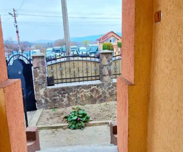 Casă – De Vânzare – Râmnicu Vâlcea – 4 – camere – Oportunitate Imobiliară De Excepție – Casă Cu Teren Generos În Proximitatea Orașului Râmnicu Vâlcea!