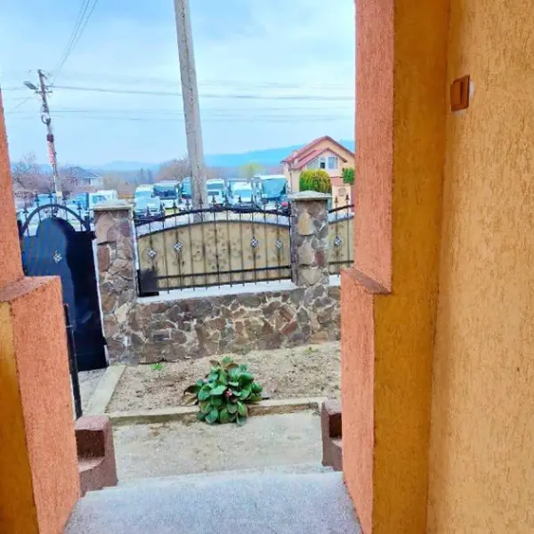 Casă – De Vânzare – Râmnicu Vâlcea – 4 – camere – Oportunitate Imobiliară De Excepție – Casă Cu Teren Generos În Proximitatea Orașului Râmnicu Vâlcea!