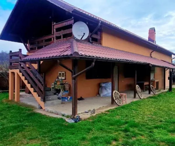 Casă – De Vânzare – Budești – 4 – camere – PROPRIETATE DE VÂNZARE ÎN BUDEȘTI – VÂLCEA, SAT RACOVIȚA | TEREN GENEROS 1.701 MP | PO169.500 Euro