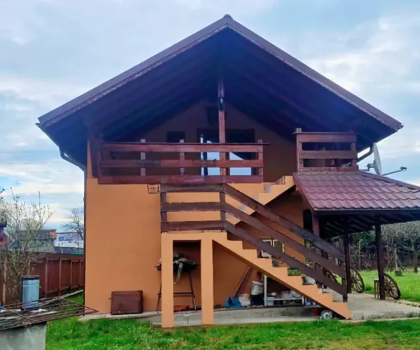 Casă – De Vânzare – Budești – 4 – camere – PROPRIETATE DE VÂNZARE ÎN BUDEȘTI – VÂLCEA, SAT RACOVIȚA | TEREN GENEROS 1.701 MP | PO169.500 Euro
