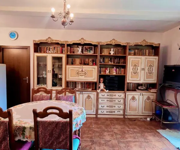Casă – De Vânzare – Budești – 4 – camere – PROPRIETATE DE VÂNZARE ÎN BUDEȘTI – VÂLCEA, SAT RACOVIȚA | TEREN GENEROS 1.701 MP | PO169.500 Euro