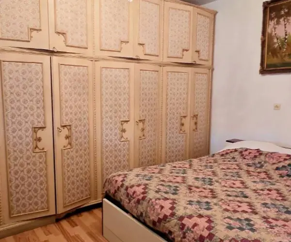 Casă – De Vânzare – Budești – 4 – camere – PROPRIETATE DE VÂNZARE ÎN BUDEȘTI – VÂLCEA, SAT RACOVIȚA | TEREN GENEROS 1.701 MP | PO169.500 Euro