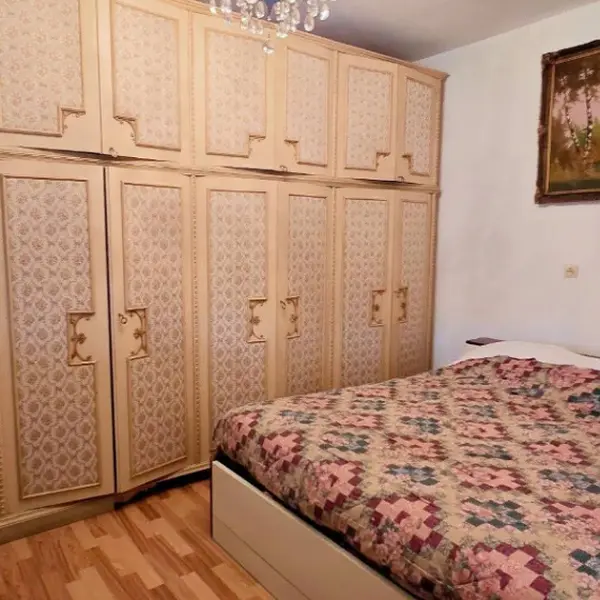 Casă – De Vânzare – Budești – 4 – camere – PROPRIETATE DE VÂNZARE ÎN BUDEȘTI – VÂLCEA, SAT RACOVIȚA | TEREN GENEROS 1.701 MP | PO169.500 Euro