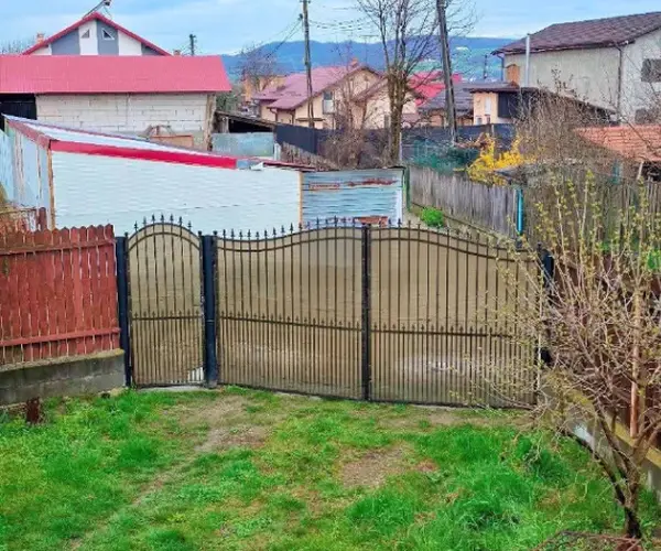 Casă – De Vânzare – Budești – 4 – camere – PROPRIETATE DE VÂNZARE ÎN BUDEȘTI – VÂLCEA, SAT RACOVIȚA | TEREN GENEROS 1.701 MP | PO169.500 Euro