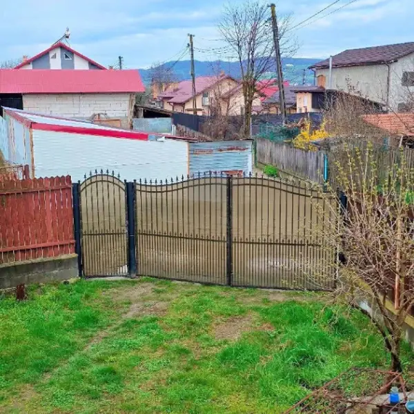 Casă – De Vânzare – Budești – 4 – camere – PROPRIETATE DE VÂNZARE ÎN BUDEȘTI – VÂLCEA, SAT RACOVIȚA | TEREN GENEROS 1.701 MP | PO169.500 Euro