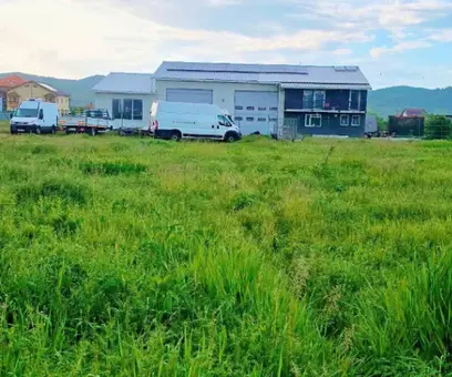 Teren – De Vânzare – Râmnicu Vâlcea – metri patrati – TEREN DE VÂNZARE – VÂLCEA – RÂURENI 60.000 Euro Suprafață Teren 3740 mp! 0772 203 164- Alina Cozma