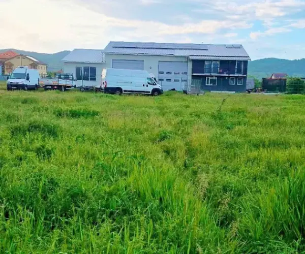 Teren – De Vânzare – Râmnicu Vâlcea – metri patrati – TEREN DE VÂNZARE – VÂLCEA – RÂURENI 60.000 Euro Suprafață Teren 3740 mp! 0772 203 164- Alina Cozma