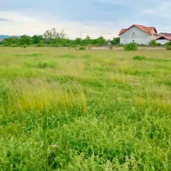 Teren – De Vânzare – Râmnicu Vâlcea – metri patrati – TEREN DE VÂNZARE – VÂLCEA – RÂURENI 60.000 Euro Suprafață Teren 3740 mp! 0772 203 164- Alina Cozma