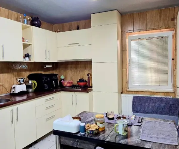 Apartament – De Vânzare – Râmnicu Vâlcea – 3 – camere – Strada Republicii, Zona Nord – Râmnicu Vâlcea 💶 Preț: 109.500 € 0772 203 164 – Alina Cozma
